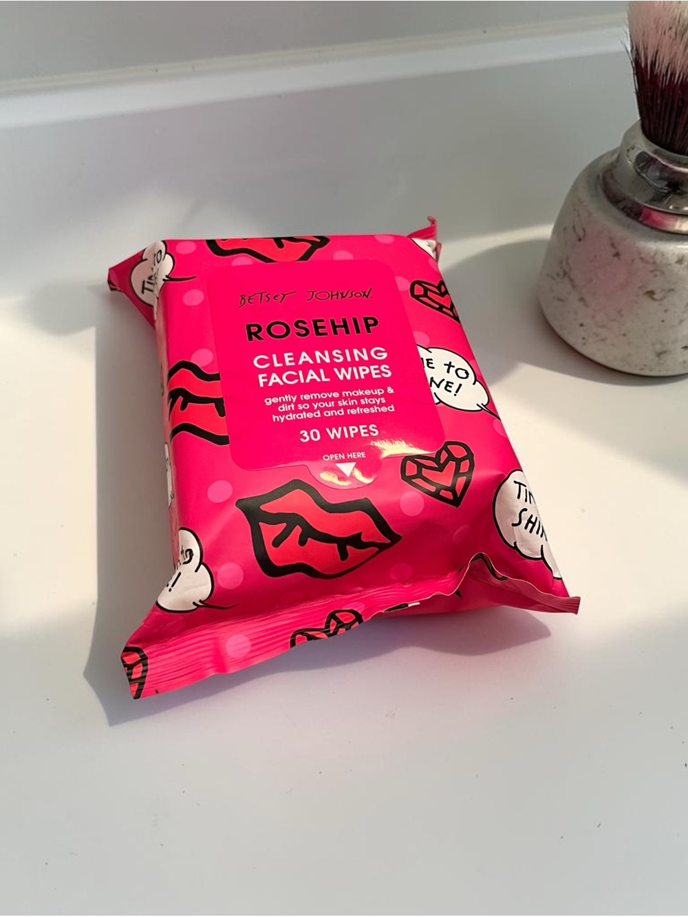 Betsey Johnson Rosehip Cleansing Facial Wipes - Pkg. of 30 - Hot Pink (New)